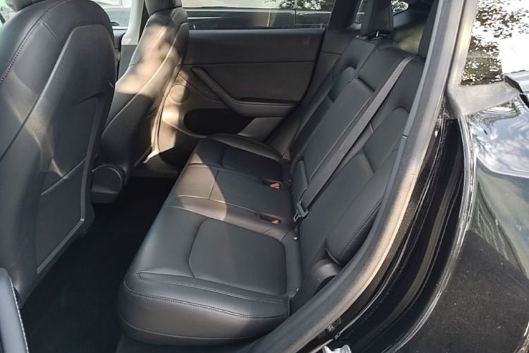 Tesla Model Y 2021 صورة سيارة #17
