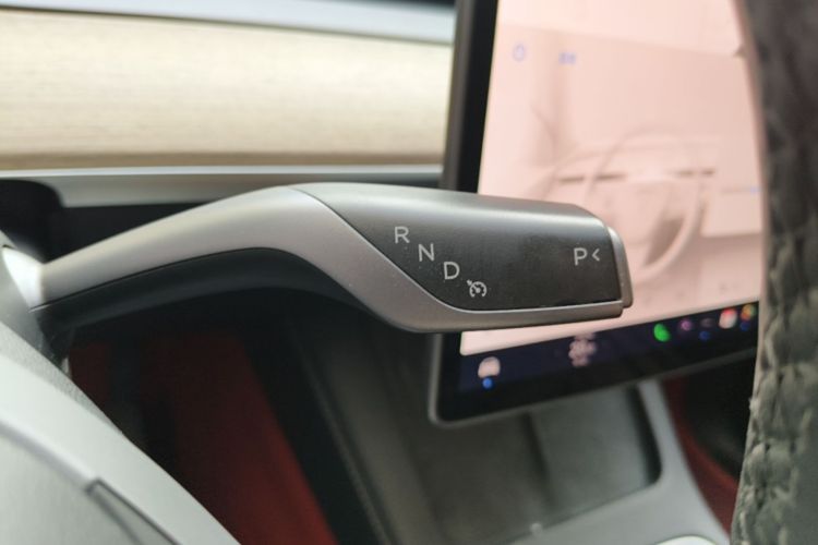 Tesla Model Y 2023 immagine di auto #16