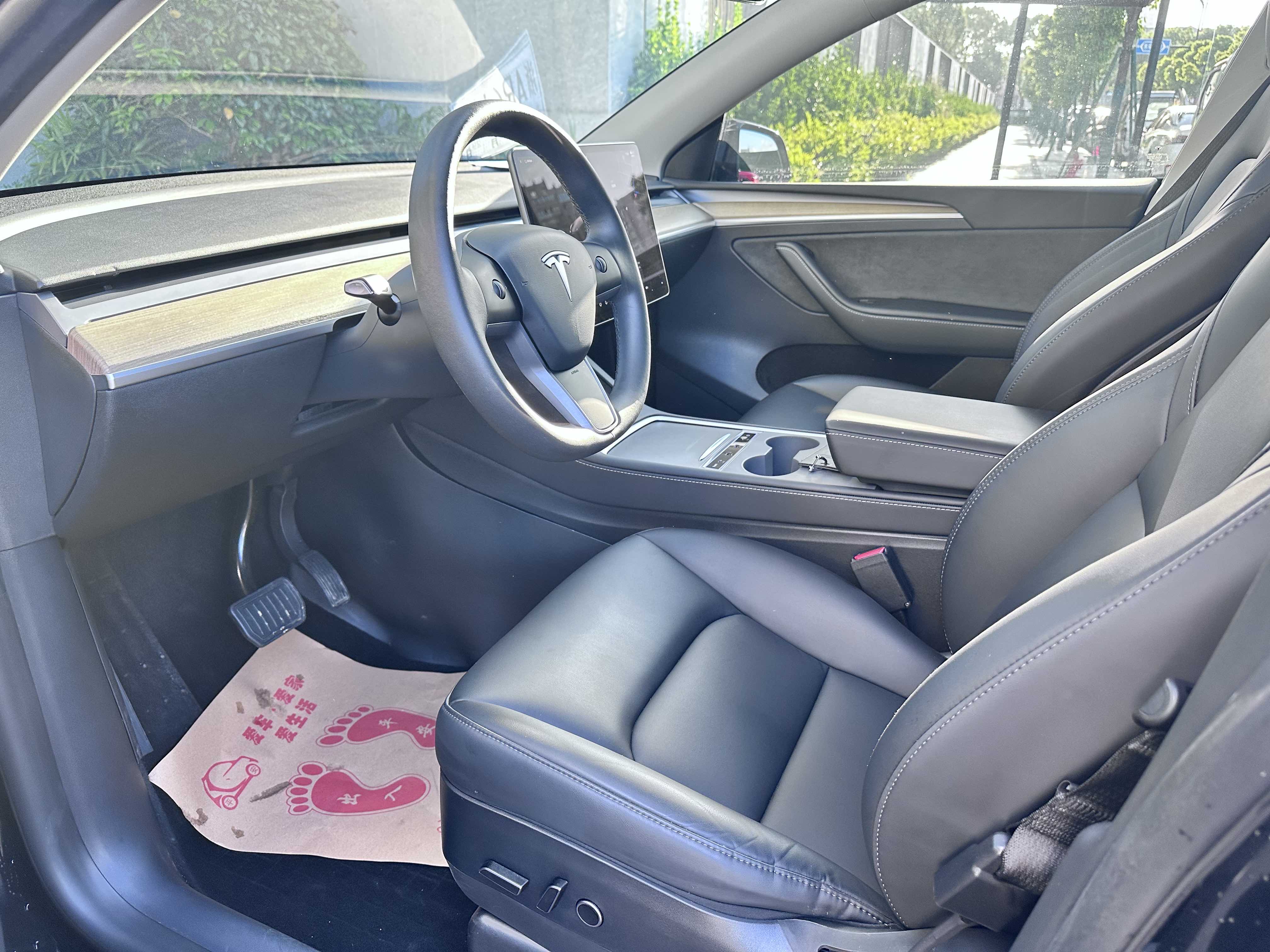 Tesla Model Y 2023 car image #6