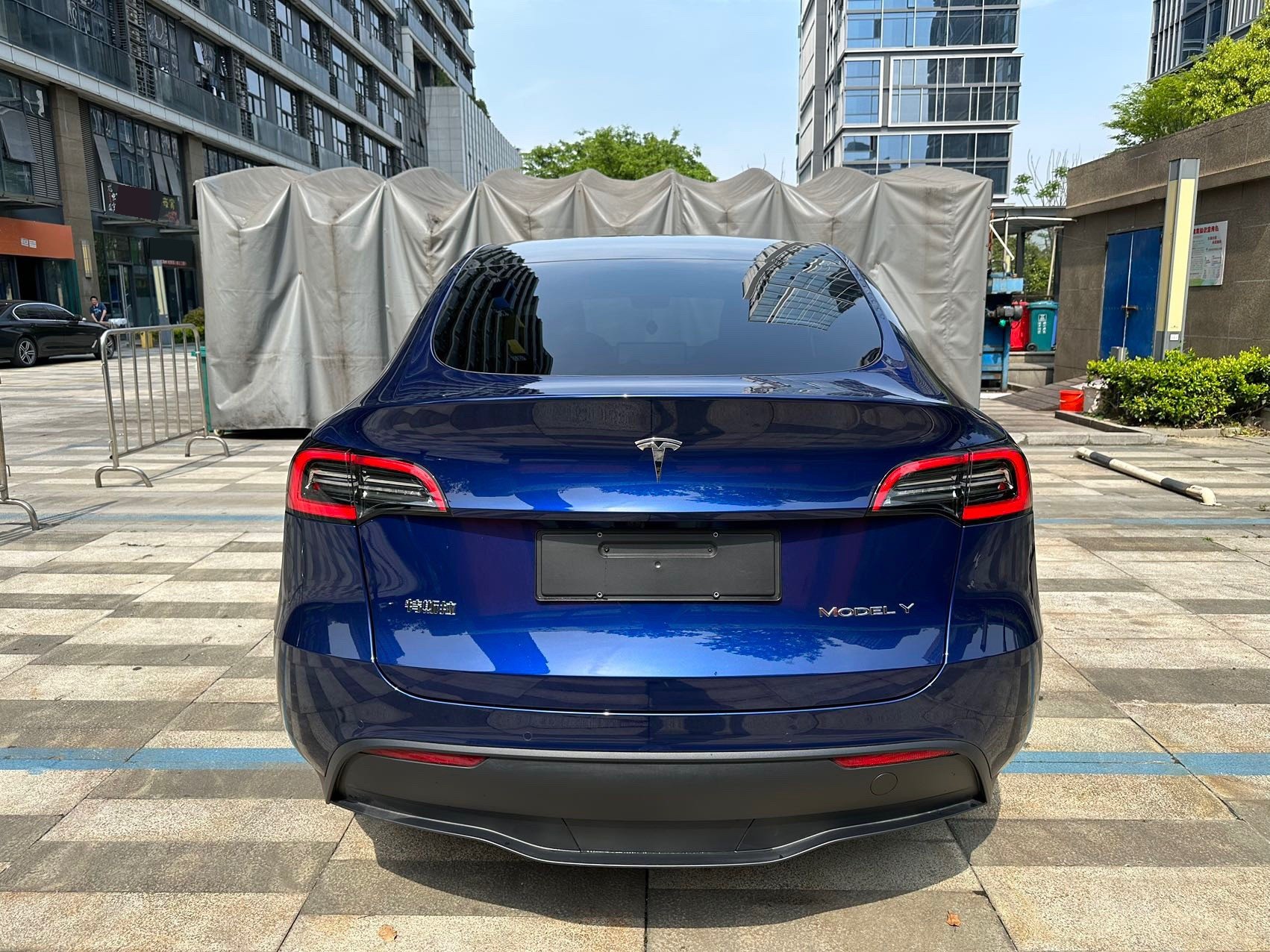 Tesla Model Y 2024 #8 Tesla Model Y 2024 car image #8