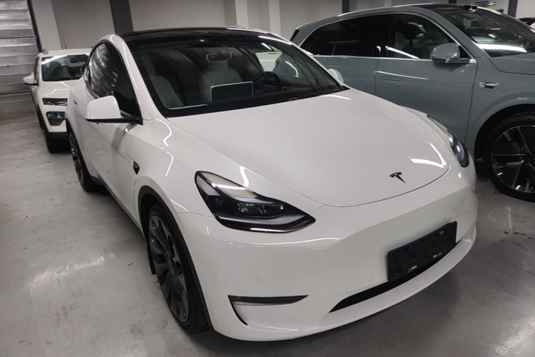Tesla Model Y 2023 #4 Tesla Model Y 2023 car image #4