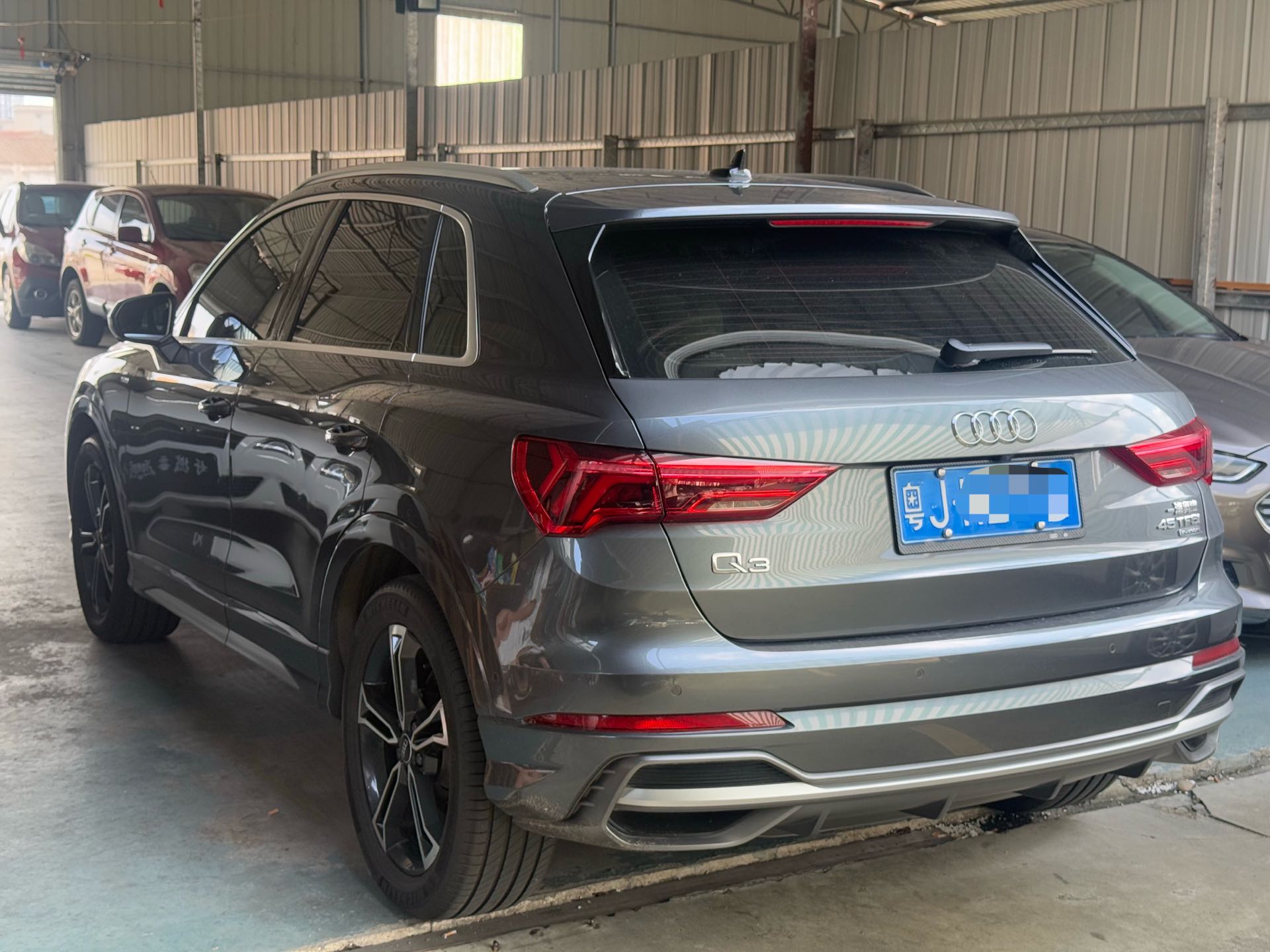 Audi Q3 2023 car image #5