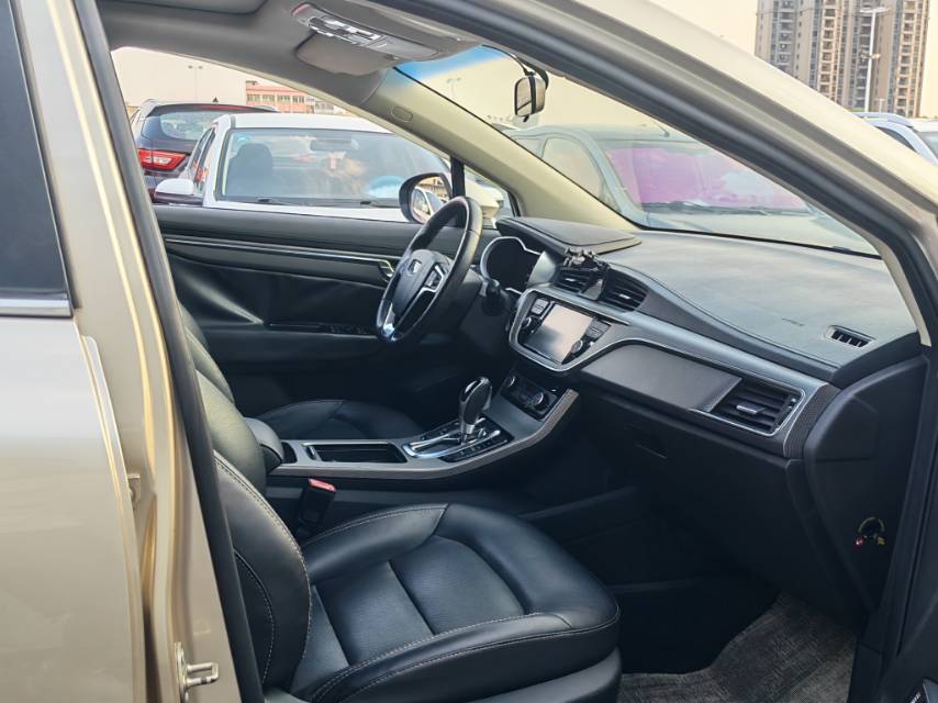 GEELY Emgrand GS 2016 car image #7