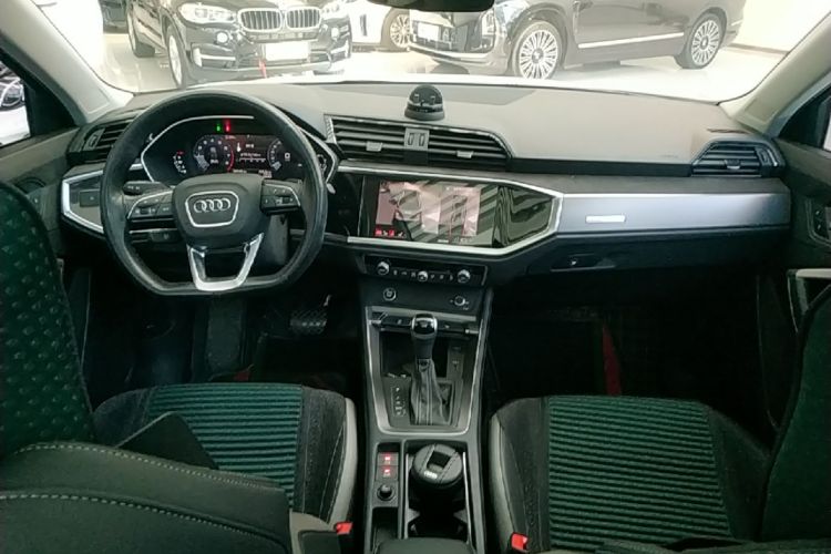Audi Q3 2021 car image #10
