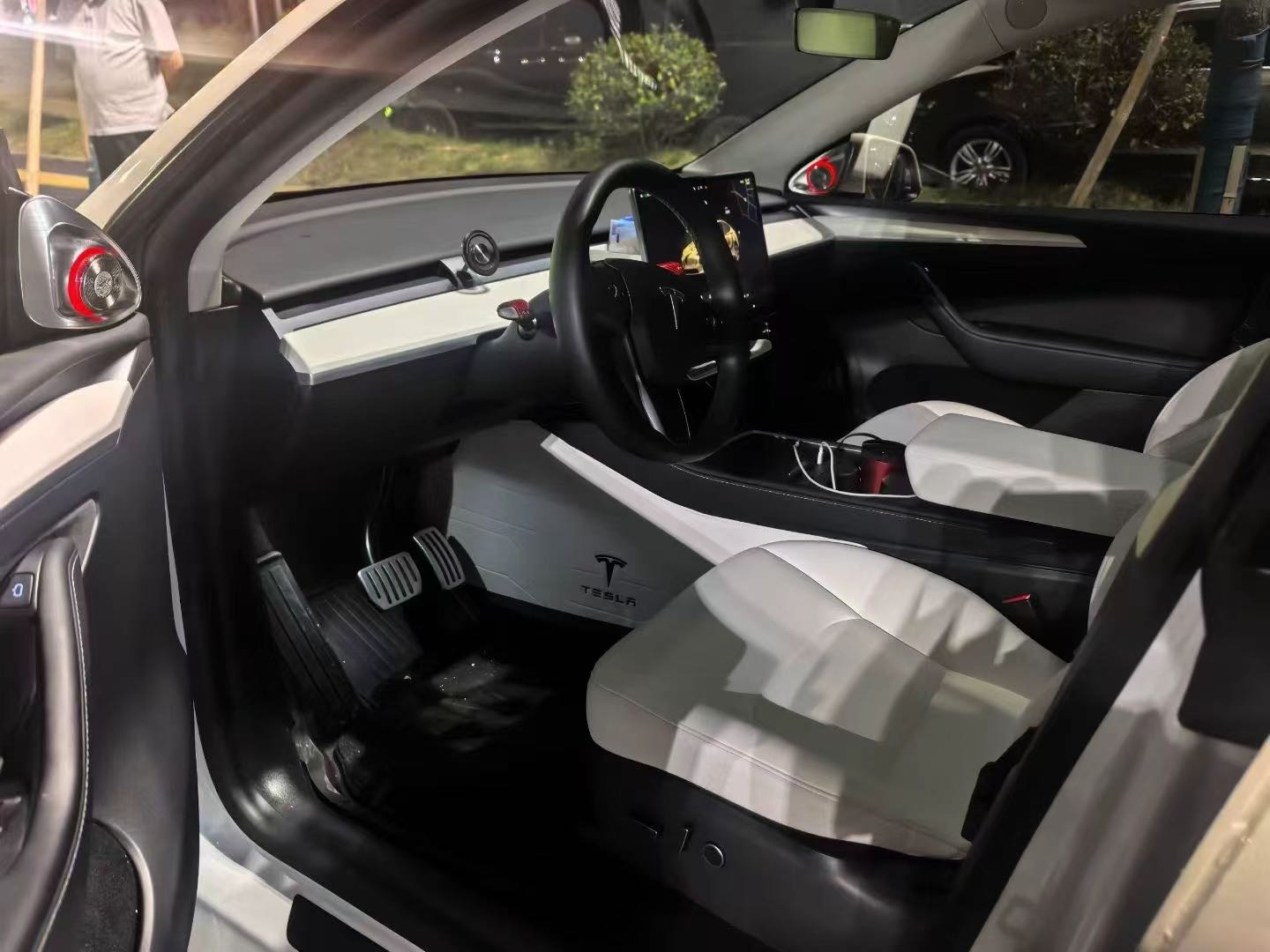 Tesla Model Y 2022 car image #5