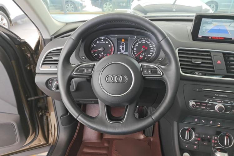 Audi Q3 2018 immagine di auto #11