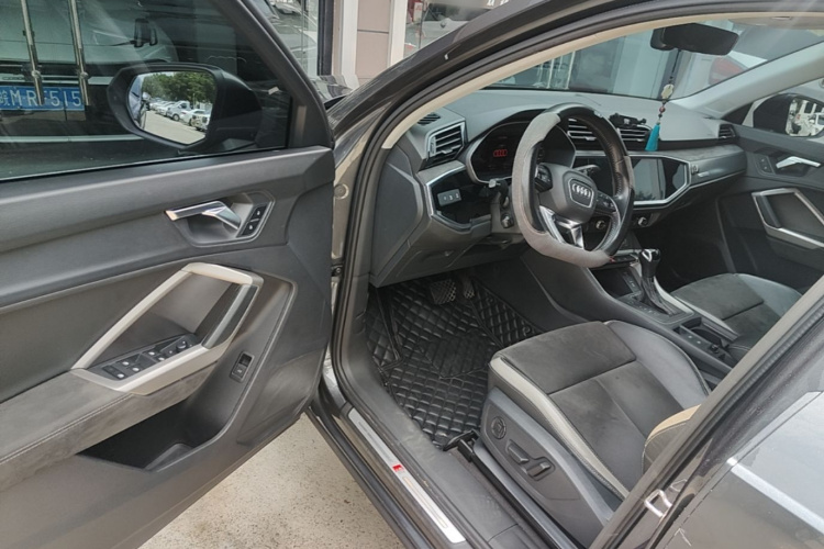 Audi Q3 2021 car image #16