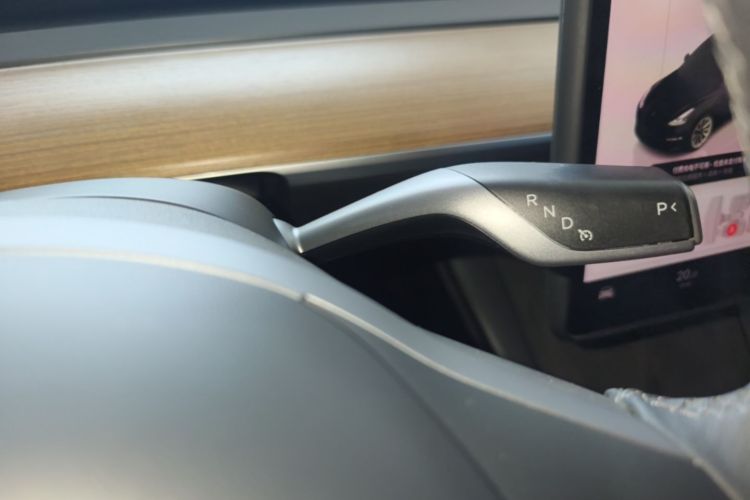 Tesla Model 3 2023 car image #14