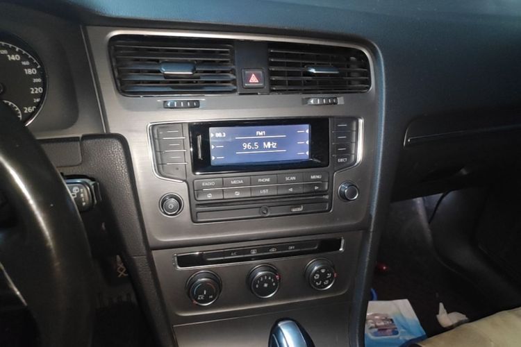 Volkswagen Golf 2016 car image #13