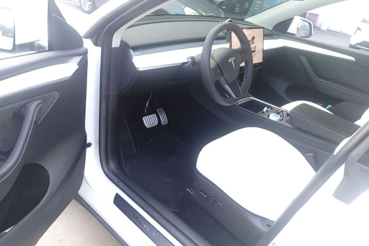 Tesla Model Y 2023 #16 Tesla Model Y 2023 car image #16