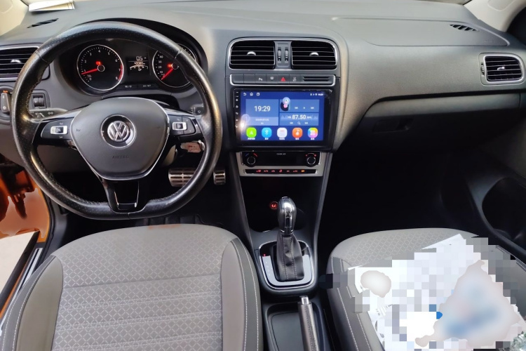 Volkswagen Polo 2018 car image #12