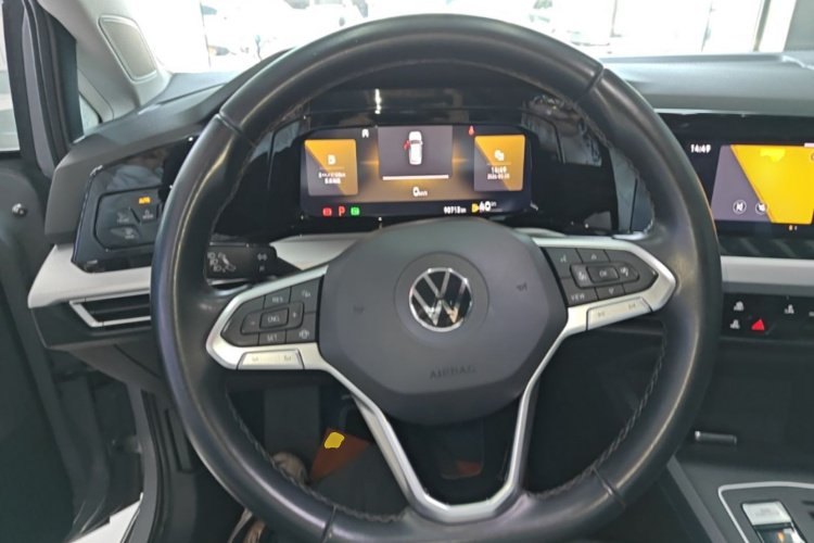 Volkswagen Golf 2021 car image #11
