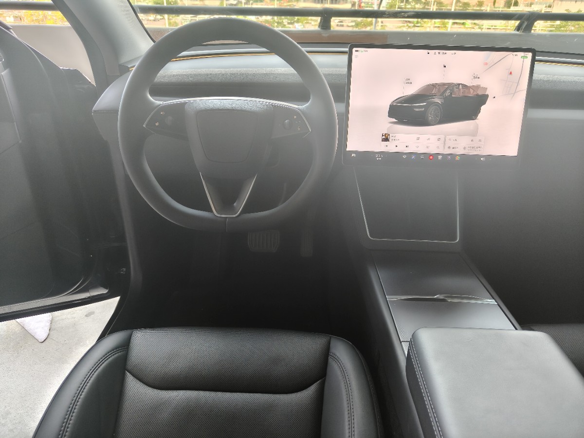Tesla Model Y 2025 car image #7