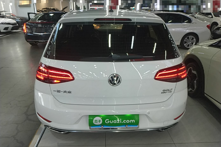 Volkswagen Golf 2019 car image #6