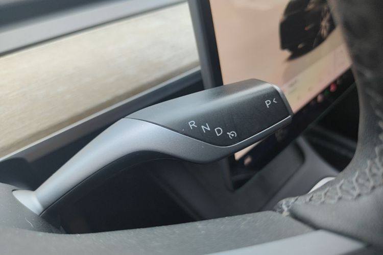 Tesla Model Y 2022 #14 Tesla Model Y 2022 car image #14