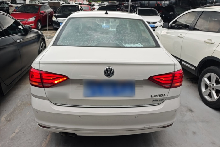 Volkswagen Lavida 2017 car image #4