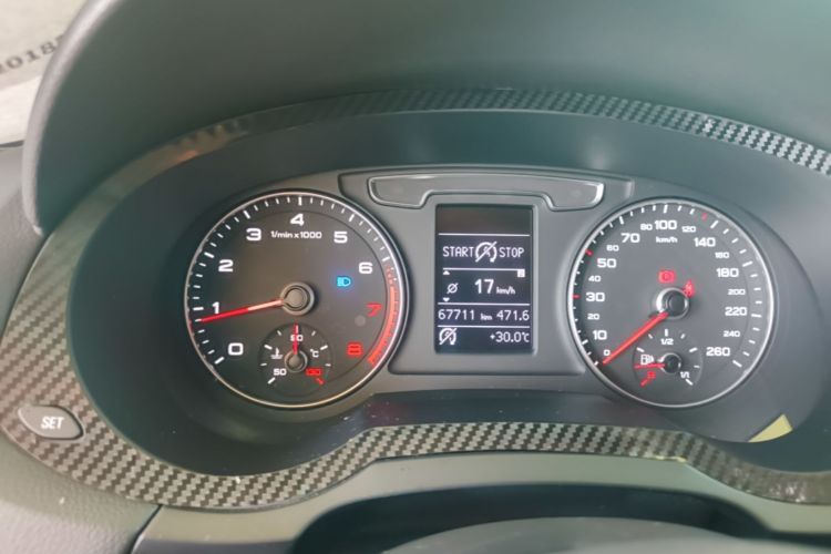 Audi Q3 2018 car image #16