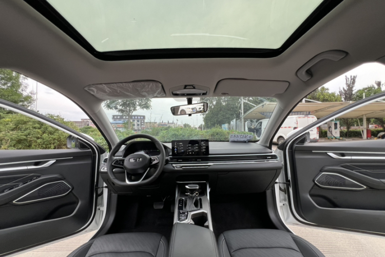 GEELY Emgrand 2022 #9 GEELY Emgrand 2022 car image #9