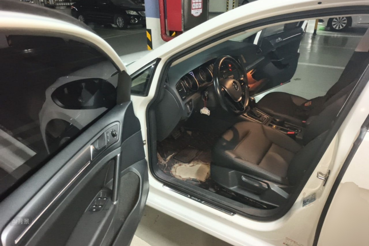 Volkswagen Golf 2017 car image #18