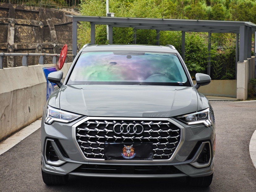 Audi Q3 2024 car image #2