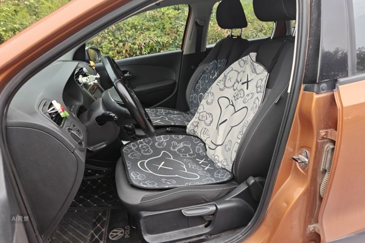 Volkswagen Polo 2015 car image #17