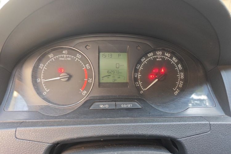 Skoda Rapid 2015 #12 Skoda Rapid 2015 image de voiture #12