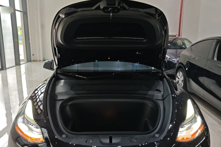 Tesla Model Y 2023 car image #22