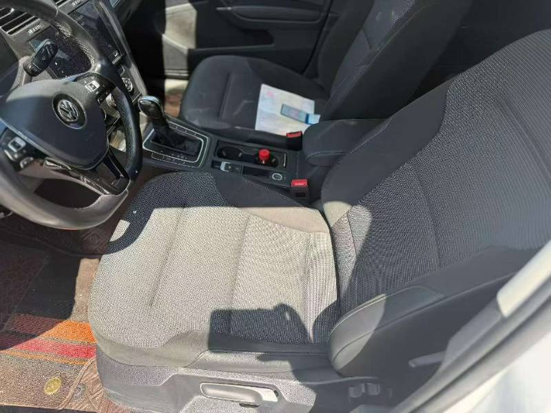 Volkswagen Golf 2020 car image #3