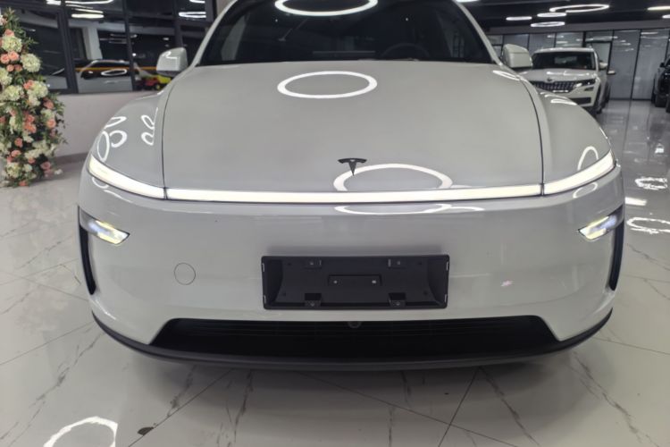 Tesla Model Y 2026 #4 Tesla Model Y 2026 car image #4