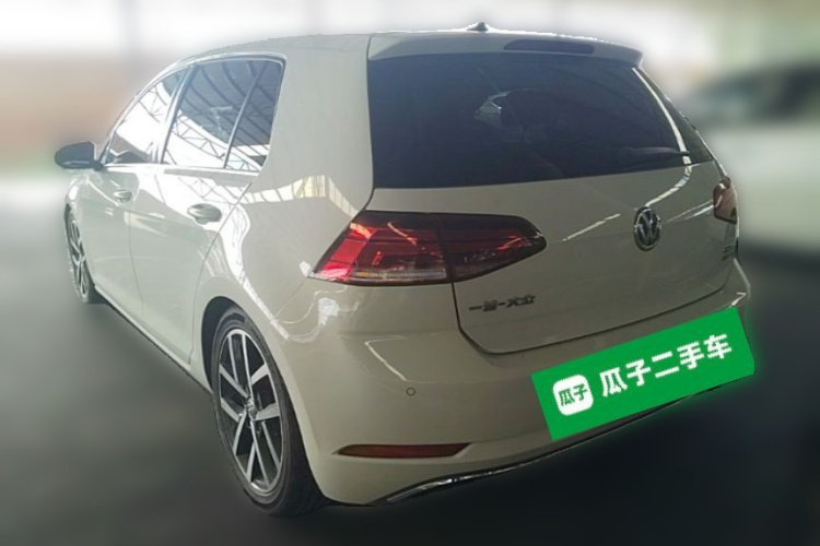 Volkswagen Golf 2020 car image #5