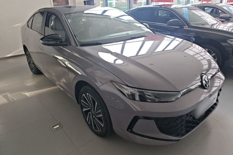 2025 car image #4