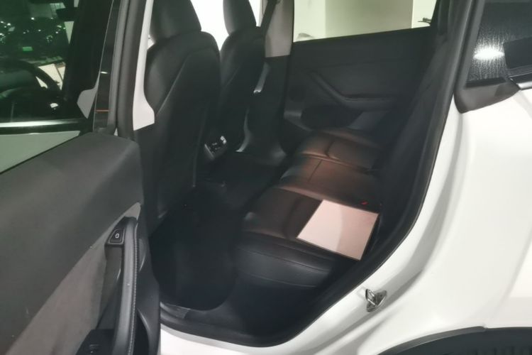 Tesla Model Y 2022 car image #17