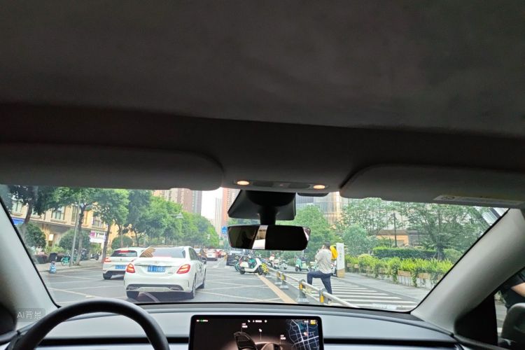 Tesla Model Y 2023 #20 Tesla Model Y 2023 car image #20