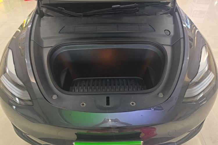 Tesla Model Y 2024 #20 Tesla Model Y 2024 car image #20