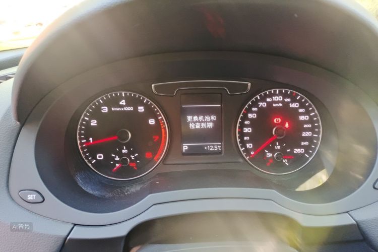 Audi Q3 2017 car image #13