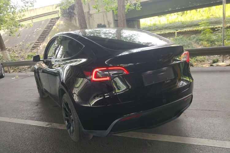 Tesla Model Y 2024 car image #5