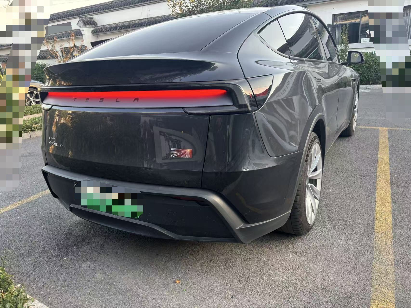 Tesla Model Y 2025 #2 Tesla Model Y 2025 car image #2