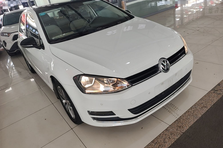 Volkswagen Golf 2017 car image #4
