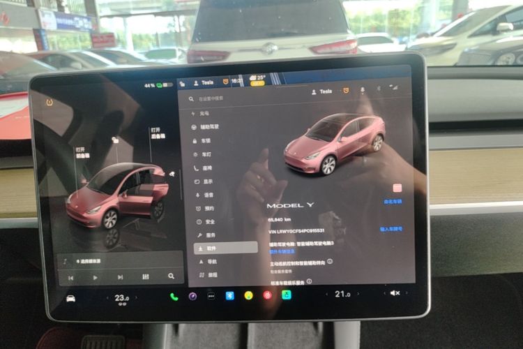 Tesla Model Y 2023 #12 Tesla Model Y 2023 car image #12