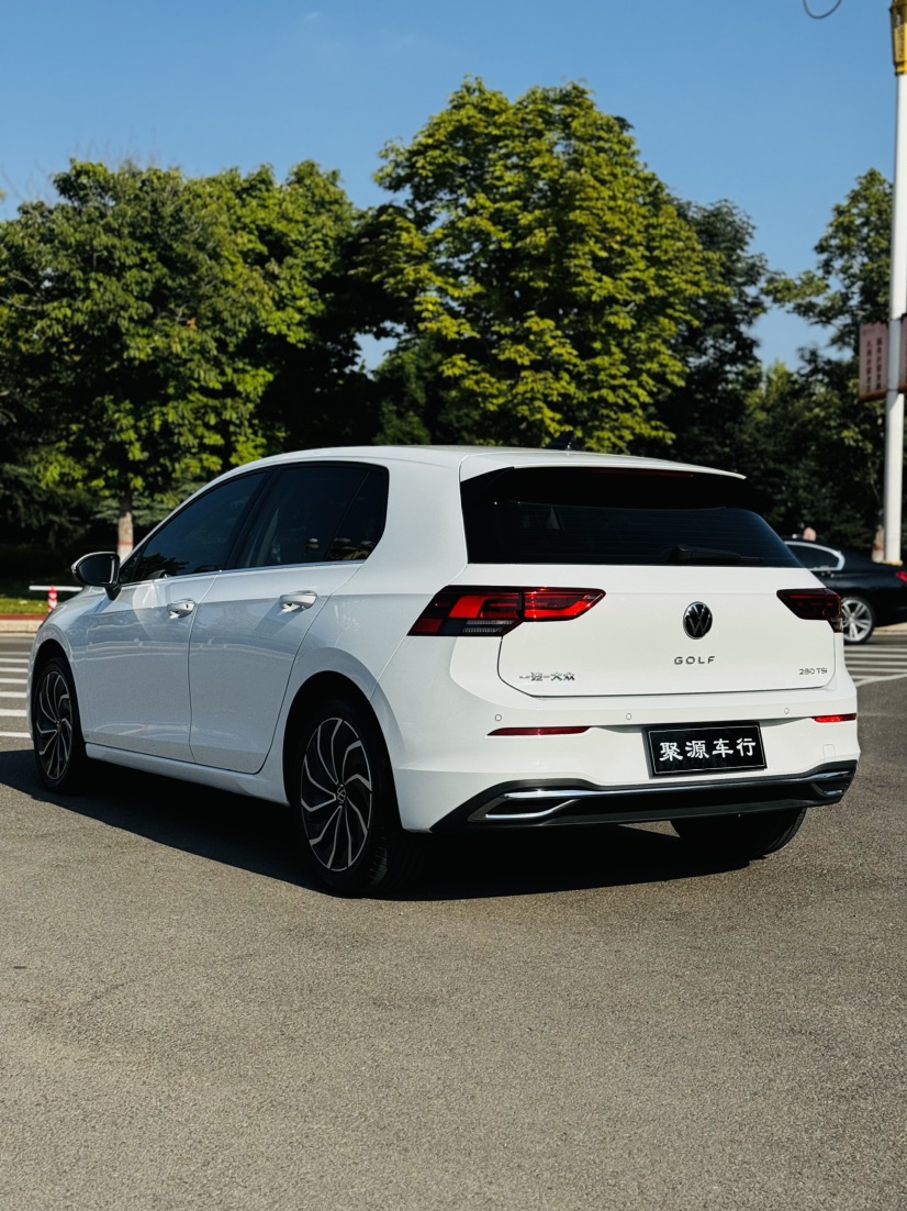 Volkswagen Golf 2023 car image #8