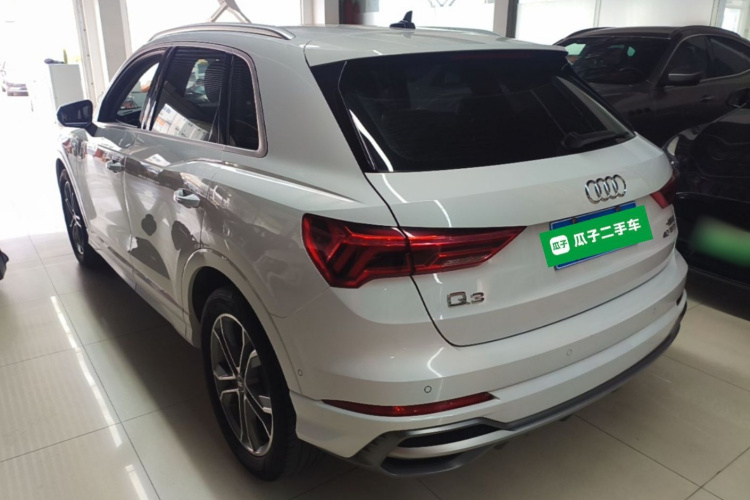 Audi Q3 2022 car image #5