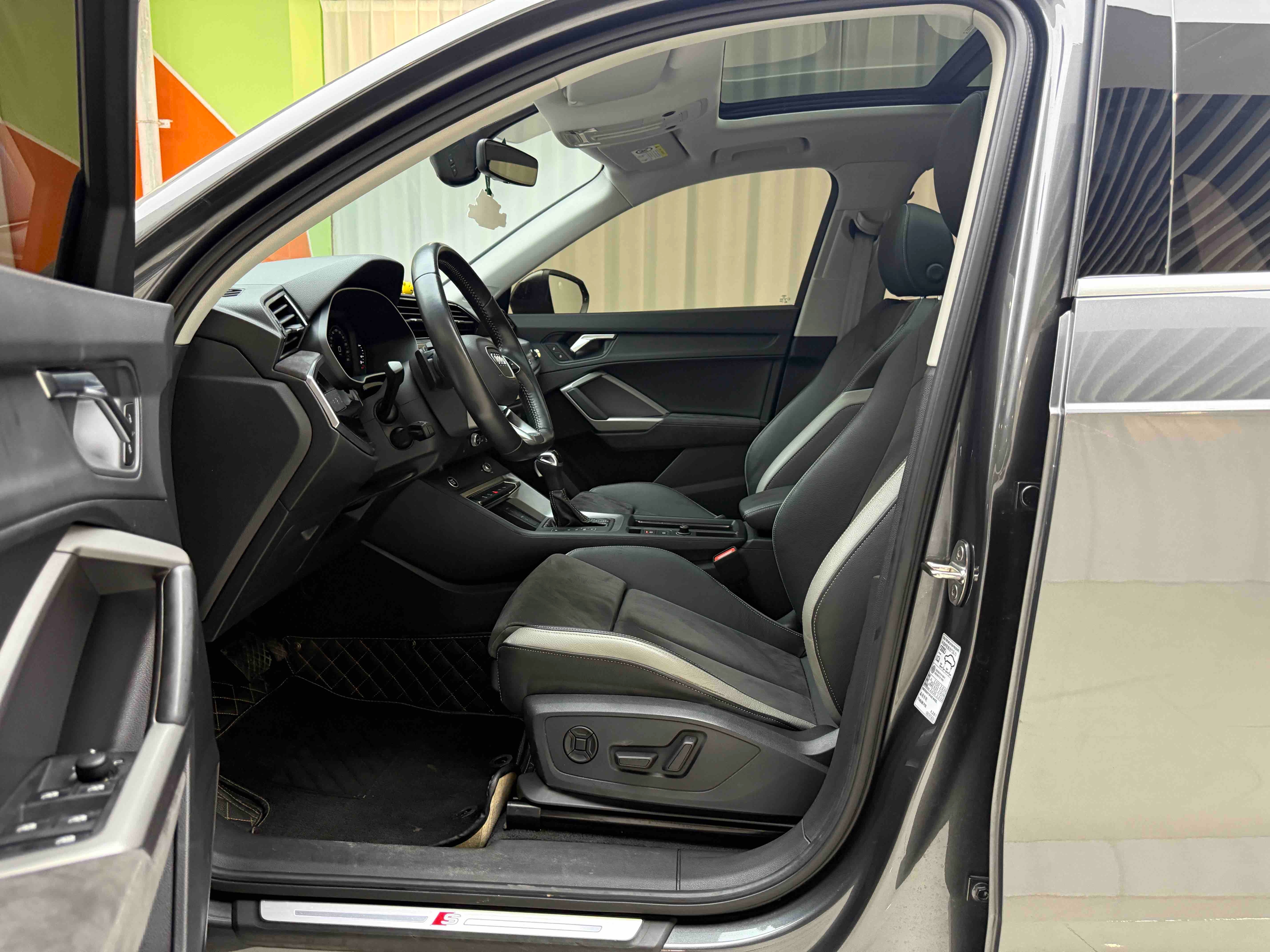 Audi Q3 2021 car image #5