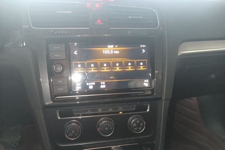 Volkswagen Golf 2019 car image #15