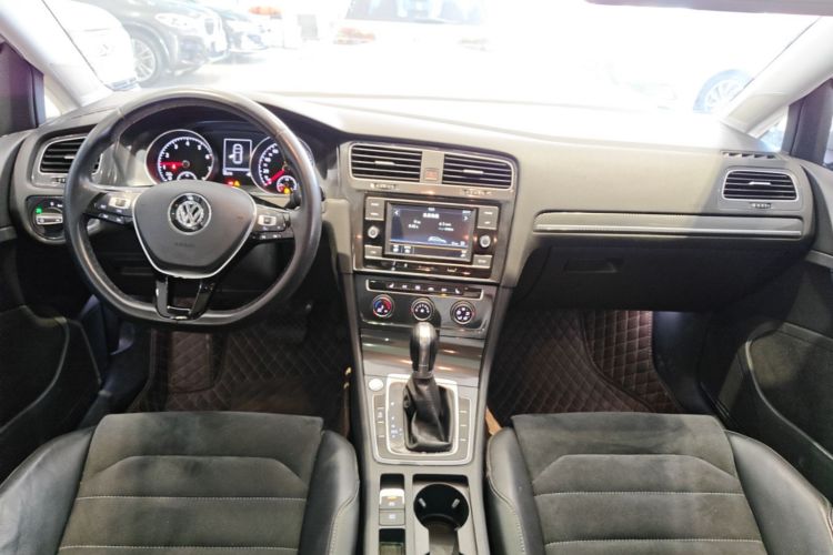 Volkswagen Golf 2018 car image #10