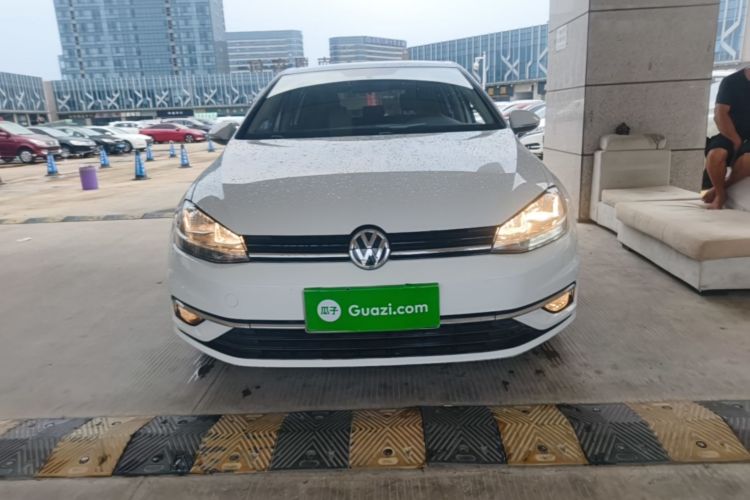 Volkswagen Golf 2018 car image #3