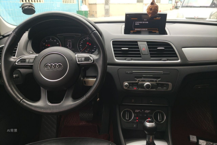 Audi Q3 2018 car image #11