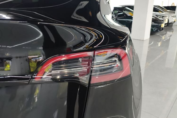 Tesla Model Y 2023 car image #8