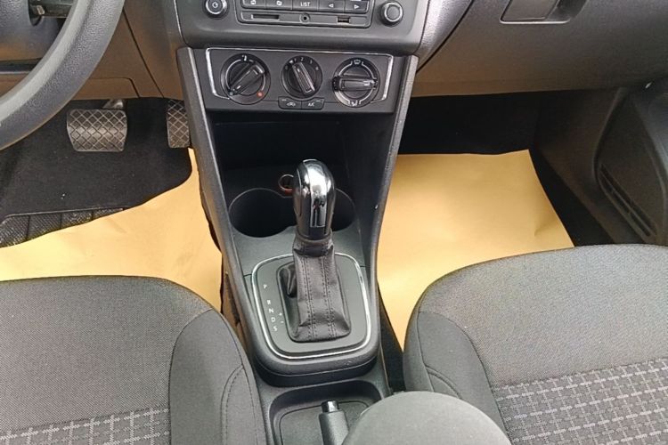 Volkswagen Polo 2016 car image #14