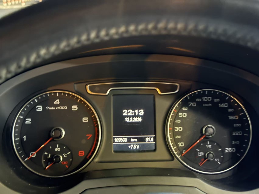 Audi Q3 2015 car image #7
