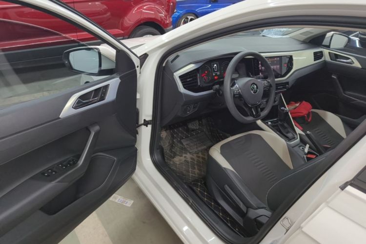 Volkswagen Polo 2021 car image #16